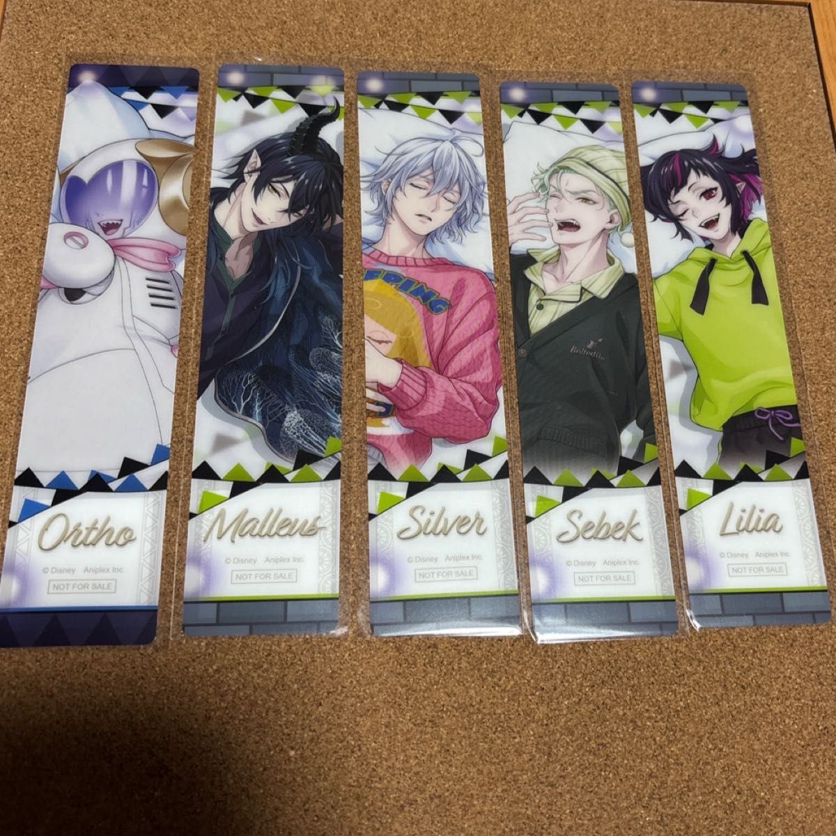 superASAGI3DX's tweet photo. 【交換】ツイステ　ラ・ボンボニエール　ポップアップショップ　購入特典　クリアしおり
譲）オルト、マレウス、シルバー、セベク、リリア
求）カリム、ジャミル
Yahoo!フリマグッズ交換機能（匿名配送）で交換希望です。下記URLから詳細確認ができます
https://t.co/gfCkHxXfrK https://t.co/28AMfh2hLH