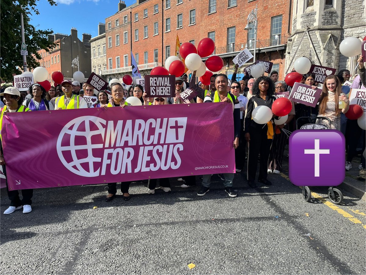sarahlmull82's tweet photo. #MarchForJesus ✝️❤️

#Dublin is Hopping surrounded by my kind of people 😃 

Praise the #Lord 
For My #Soul 🎶 🎤 

#Light is very #powerful here ☀️ 
Thank you #God for a sunny day, feeling very emotional needed this today, #music is great 🙏

I won’t b🤫🦁 my God is Alive 🗣️ https://t.co/TyF4fuVKO0