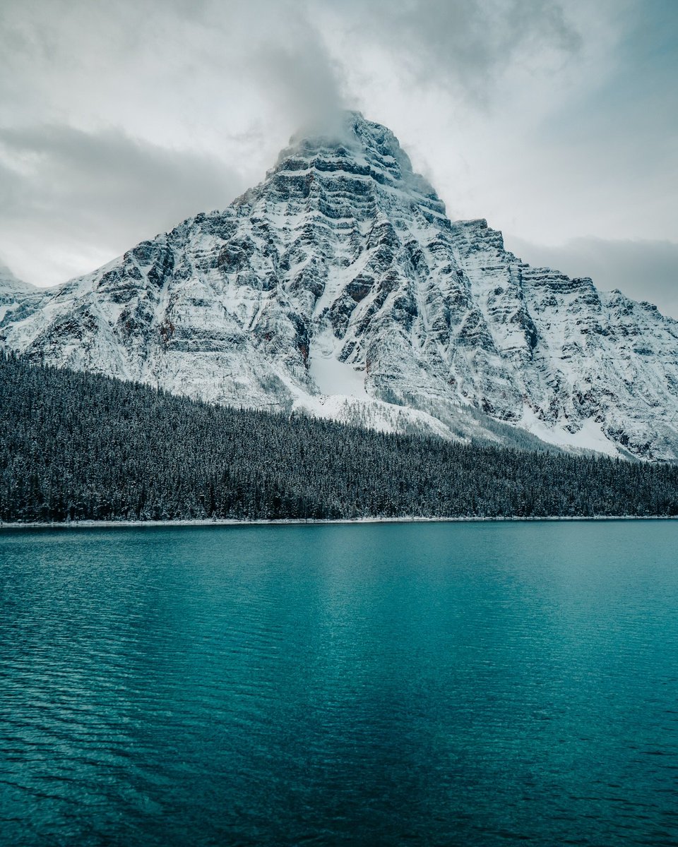 visualsofearth1's tweet photo. Winter in the Canadian Rockies ❄️ https://t.co/gXuXV6iaqm