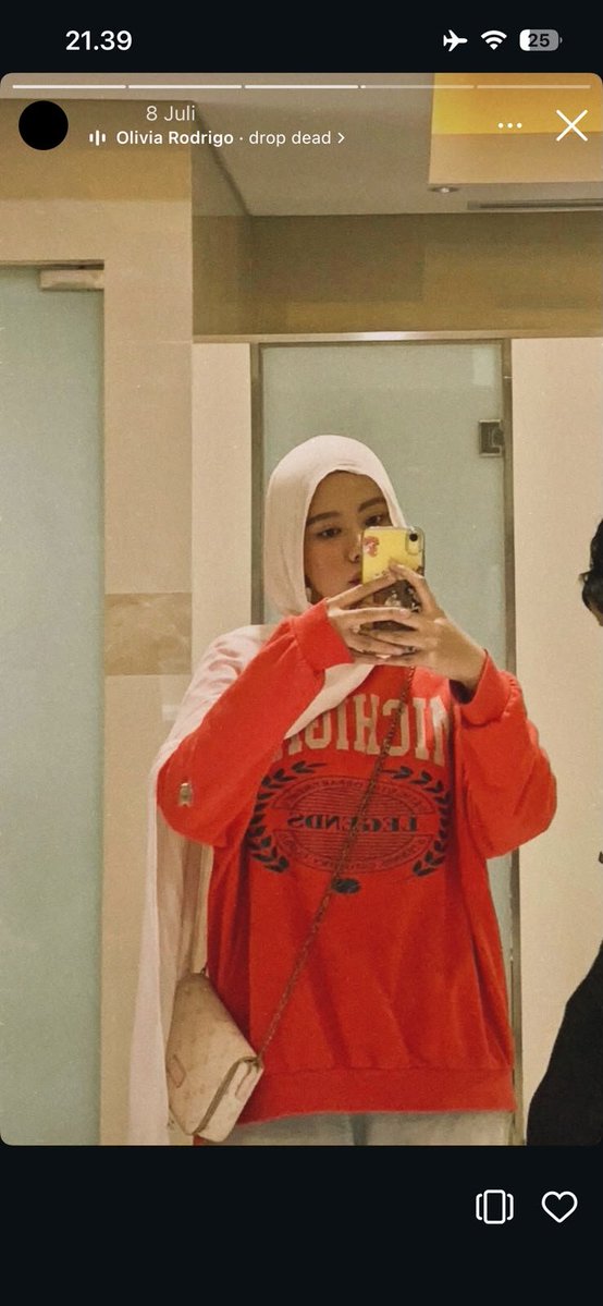 breezellea's tweet photo. 📌SCAMER REXHA 
PLEASE HELP RT QUOTE YA GAYS💜

SCAMER TRIP BTS ARIRANG JAKARTA, SELAIN TRIP DIA JUGA SCAMER RENT HP SAMSUNG S26 ULTRA PLUS IPHONE 16PM PLUS 14PM, RENT ARMYBOMB JUGA!!

dia bukan hanya SCAMER trip arirang dan rent hp buat army, dia gabung di semua gc grub konser the weekend dan kpop lainya!!

IG SCAMER: https://t.co/Pc4BdijN8f

No gopay an reinata/aprilianti:08995738603
No gopay an siti juleha: 088286395129