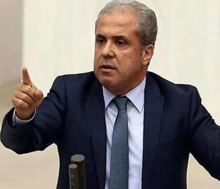 HypeOnHaber's tweet photo. AKP'li Şamil Tayyar: 

AK Parti Genel Başkan Yardımcısı Fatma Betül Sayan ve eşi İlyas Kaya’ya.

“Karı koca toplam 163 milyon 46 bin lira yatırıp 5 ay sonra 2.17 milyar lira çekmişler.

Sayan ve eşi şu ana kadar hiç bir açıklama yapmadı. Bu kabul edilebilir bir durum değil.

Hemen istifası gerekir. Hiç kimse makamını kişisel zenginleşme aracı olarak kullanamaz.

Bu arada benzer şekilde fon üzerinden zenginleşen ve servetini katlayan başka dostlar varsa onlar da fazla beklemeden gereğini yapsınlar.

Bakın İstanbul Cumhuriyet Başsavcılığı son 3 ayda fonlardan çıkış yapanların listesini istedi, haberiniz olsun.

Hadi bekliyoruz.”