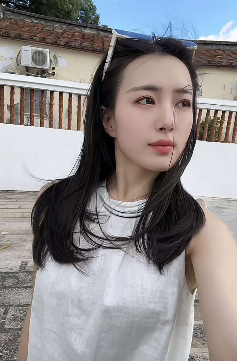 wangjie31's tweet photo. I hope every yesterday, today and tomorrow is happy✌🏻 https://t.co/yrmGf3CdrX