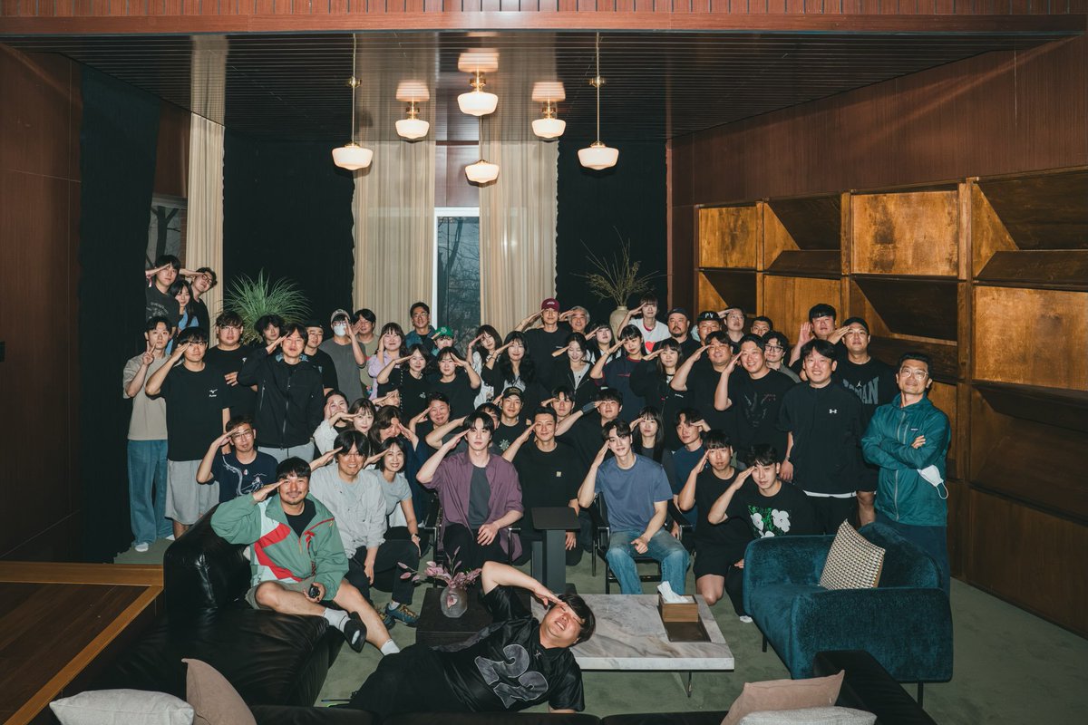 yiragoo's tweet photo. Scene terakhir syuting jeongyo pio sebelum junyoung masuk barak 🥺 https://t.co/WpkxttO5Ib