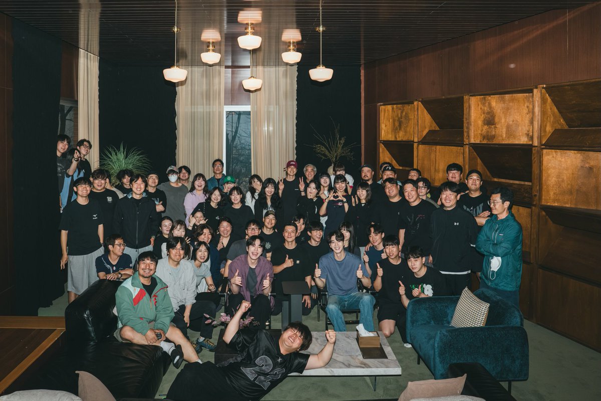 yiragoo's tweet photo. Scene terakhir syuting jeongyo pio sebelum junyoung masuk barak 🥺 https://t.co/WpkxttO5Ib