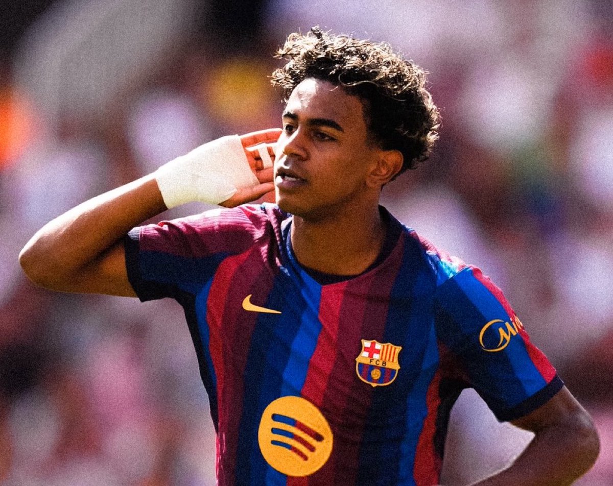 Somhiseremfcb's tweet photo. 🗣️Lamine Yamal:

“En el fútbol no existe el miedo.

Vi a mi madre sufrir para que yo pudiera jugar al fútbol

 Y vi a mi padre deambular por las calles recogiendo chatarra para que yo pudiera comer

 Esto es el miedo” https://t.co/dje00Hq6h5