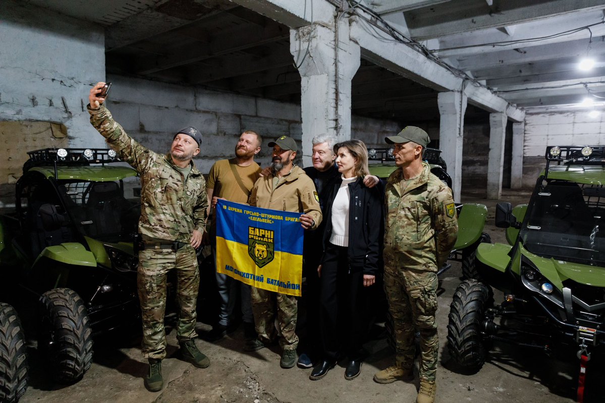 poroshenko's tweet photo. Зустрічаю свій день народження в колі воїнів, які стали рідними за ці непрості роки. Серед тих, хто не кривить душею, з ким чесно і просто. 
 
За цей рік ми передали десять тисяч одиниць техніки, отримали тисячі повідомлень із запитами, які ми закривали. Коли я чув від військових про інновації чи техніку, яка потрібна для переваги над ворогом, наша команда одразу брала це в роботу. 
 
Щодня отримував повідомлення з відео підбитої нашими дронами техніки, про результати роботи комплексу «Ай-Петрі», про те, як працюють наші екскаватори, виручають генератори та «Старлінки». Читав звіти про роботу наших вантажівок-велетів Foden та перші польоти «Посейдонів», яких тоді майже не було у війську. Памʼятаю, як парамедики випробовували роботизовану машину для евакуації, яку ми першими привезли в Україну. І це надихає працювати далі. 
 
Дякую командирам і солдатам, з якими постійно на зв’язку. Бачу й сьогодні всі ваші повідомлення і надзвичайно вдячний, що ми разом. 
 
Дякую, що ви є! Обіймаю кожного і дякую за цей день!