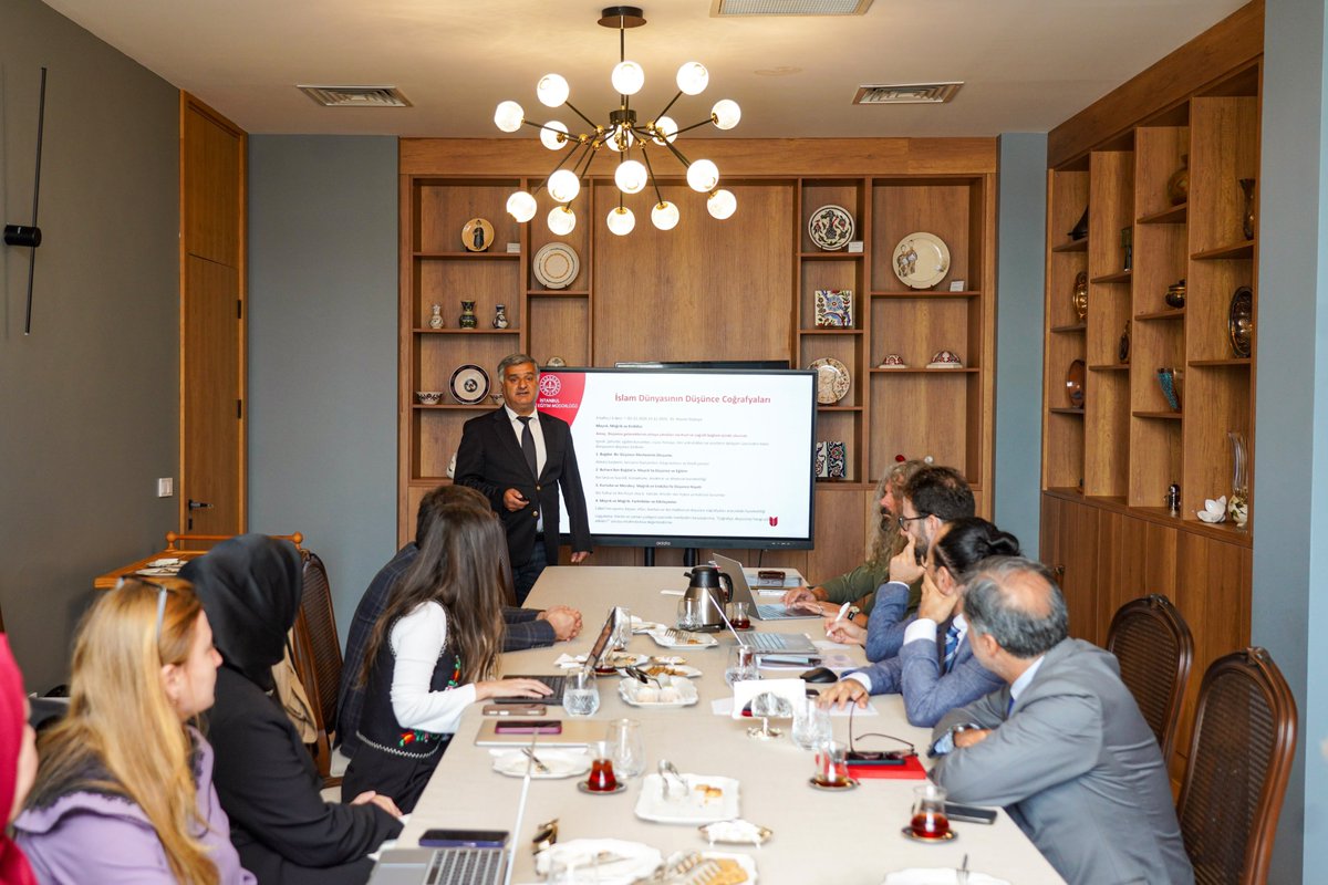 istanbulilmem's tweet photo. 🔺️ İl Millî Eğitim Müdürümüz Murat Mücahit Yentür’ün başkanlığında “İstanbul Öğretmen Akademileri ve Atölyeleri Süreç Değerlendirme ve Planlama Toplantısı” Sabancı Öğretmenevinde gerçekleştirildi. 

📍Beykoz

@tcmeb @Yusuf__Tekin @MucahitYentur https://t.co/W5IH0vEbz0