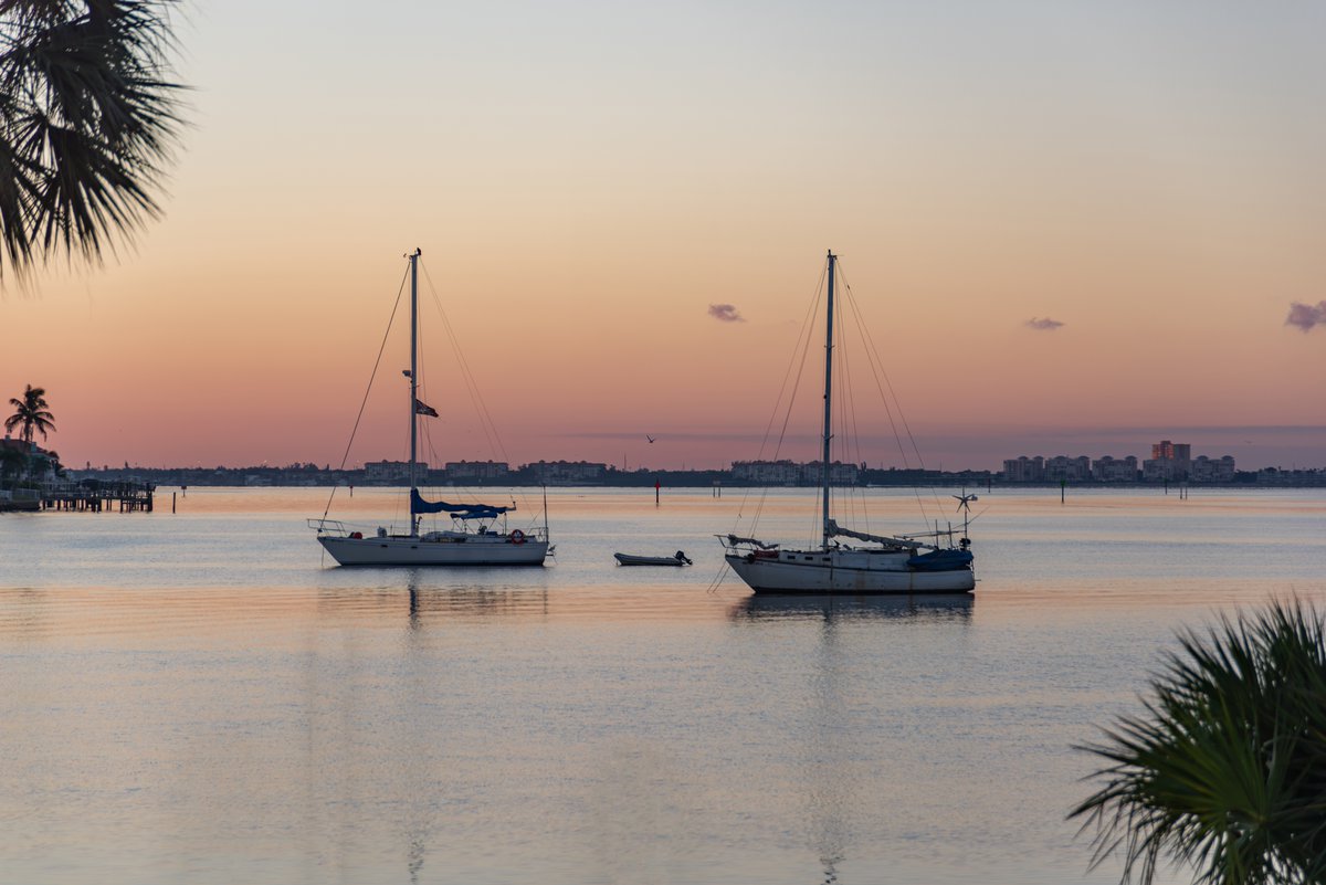 brandonjmphoto's tweet photo. Peaceful #sunrise after getting off of work this morning. ⛵️

#StPeteBeach #SunrisePhotography https://t.co/SkirJLny64