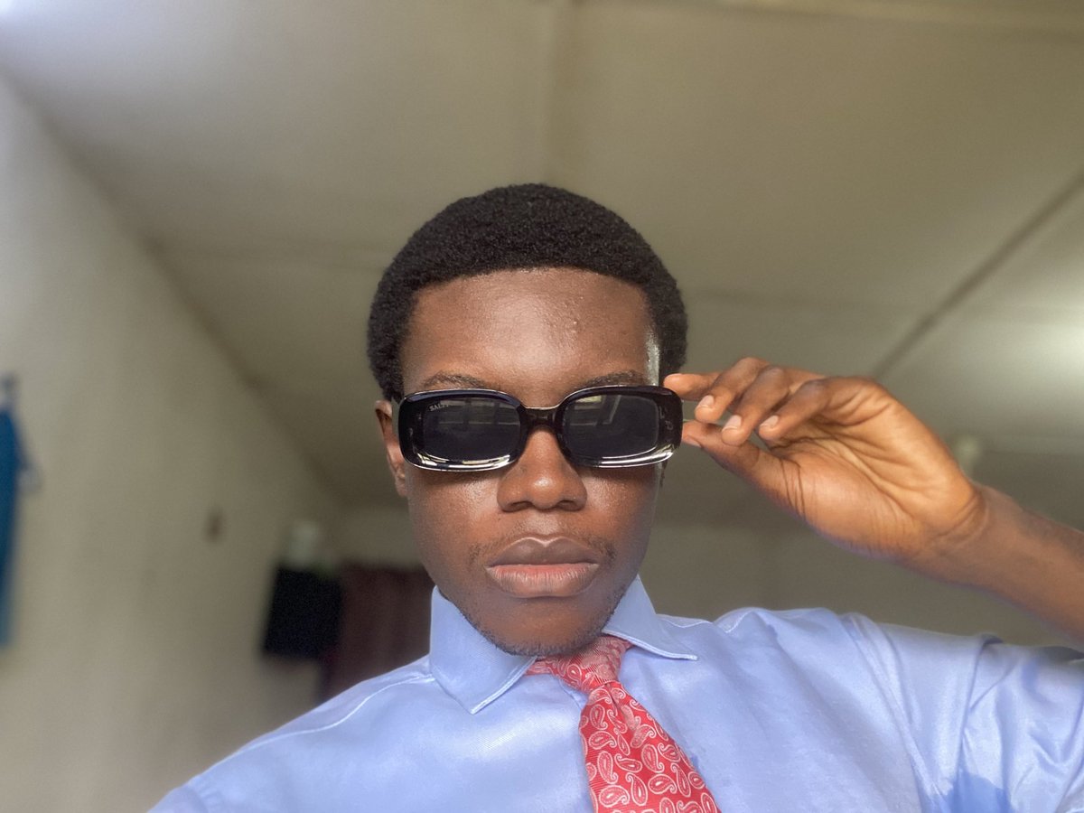 Onyinye_27th's tweet photo. Need to invest in more shades 😎 https://t.co/bdgR8QufEd