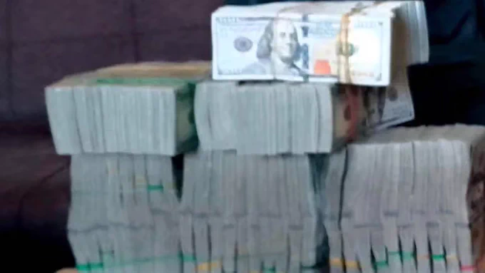 Taliban Interior Ministry Prevents Dollar Smuggling to Iran in Herat