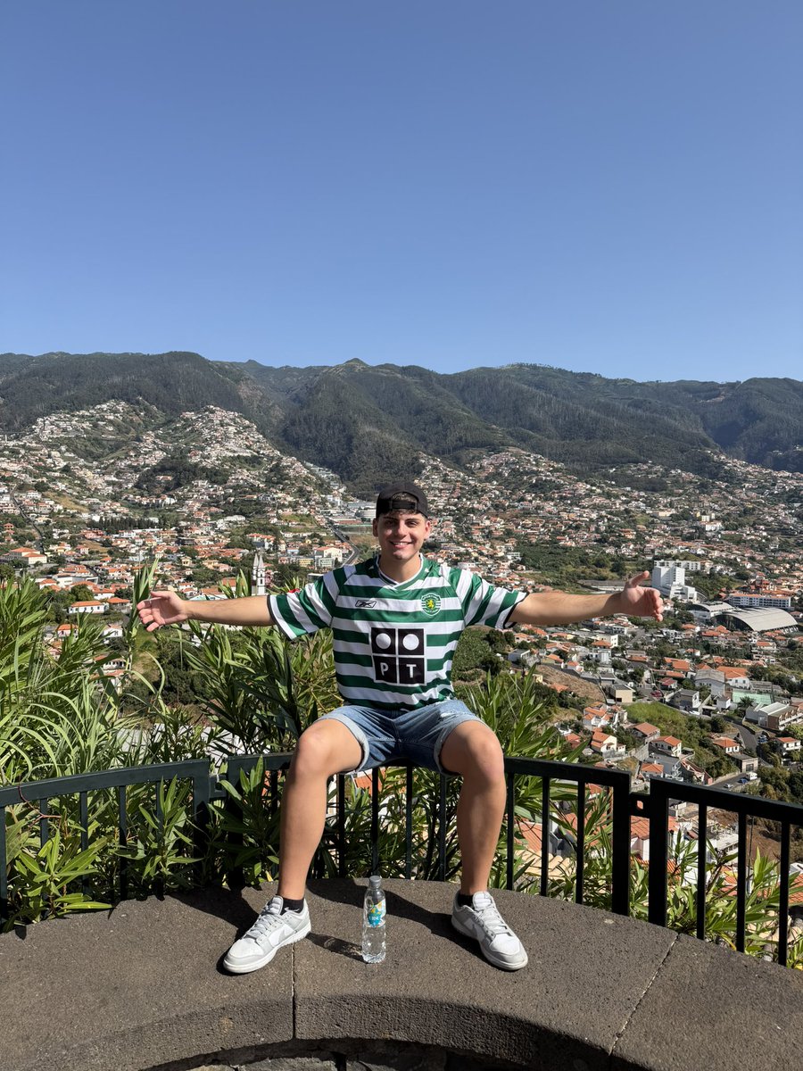 mateobellini02's tweet photo. Donde comenzó todo…

Pensar que de esta isla diminuta salió el mejor jugador de todos los tiempos https://t.co/NA7fr3R98m