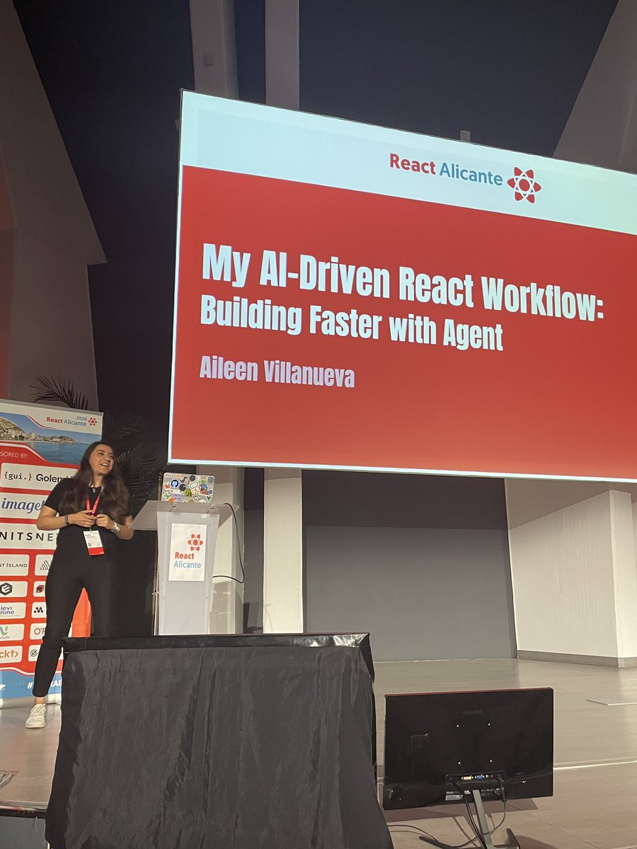 tonyedwardspz's tweet photo. Lots of opinions and chat about AI at this event.

Now it’s time for actionable insights. 

Great session @aileenvl. It was worth the extra years wait! https://t.co/uaHmOv6MC2