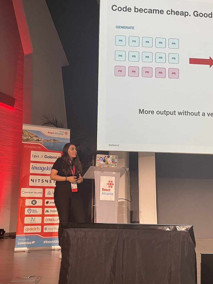 tonyedwardspz's tweet photo. Lots of opinions and chat about AI at this event.

Now it’s time for actionable insights. 

Great session @aileenvl. It was worth the extra years wait! https://t.co/uaHmOv6MC2