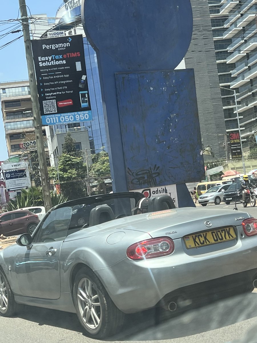 kipronobett_'s tweet photo. Leo I’ve spotted 2 roadsters, japanese na german https://t.co/bc62j0gVK2