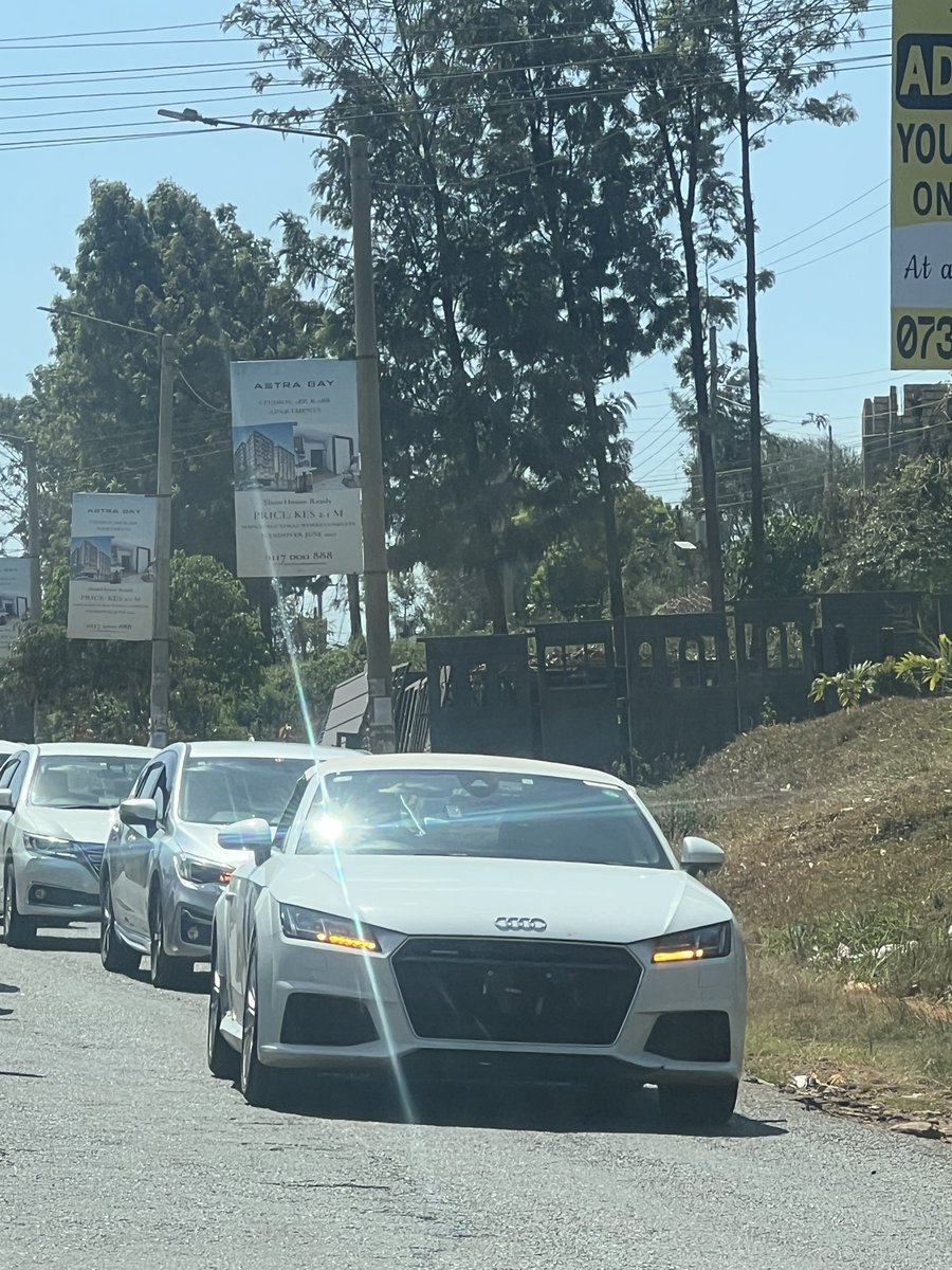 kipronobett_'s tweet photo. Leo I’ve spotted 2 roadsters, japanese na german https://t.co/bc62j0gVK2