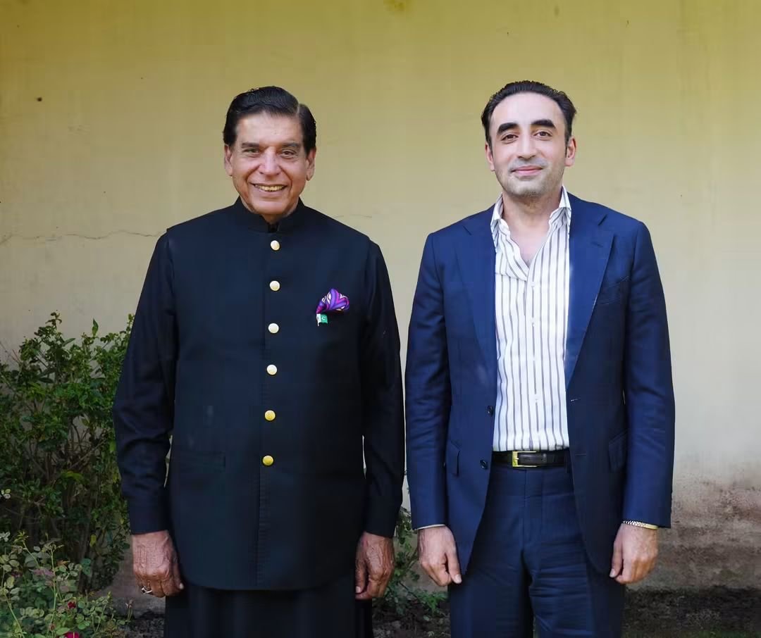 LiaquatShahani_'s tweet photo. اسلام آباد: پاکستان پیپلزپارٹی کے چیئرمین بلاول بھٹو زرداری سے پی پی پی پنجاب کے صدر اور سابق وزیراعظم راجہ پرویز اشرف کی زرداری ہاؤس میں ملاقات ہوئی، اس موقع پر سیاسی امور پر بات چیت کی گئی۔ @BBhuttoZardari @AseefaBZ @BakhtawarBZ @RPAPPP @ShehzadSaeedPPP @S_HassanMurtaza https://t.co/eohbGg1xPW