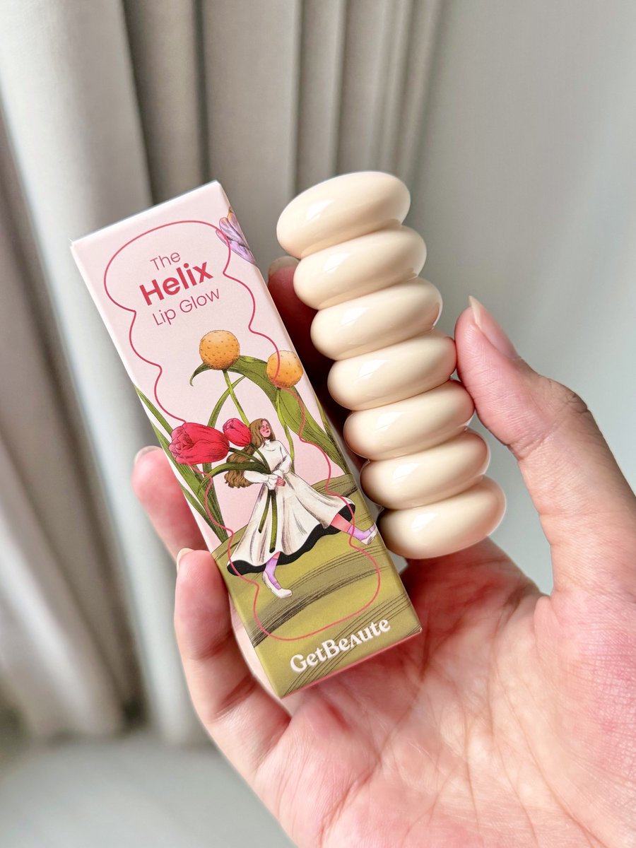 moonmoonreview's tweet photo. GetBeaute สีที่คอลแลปกับศิลปิน chubbynida คือสวยจริงงงง สี 06 VIEL ชมพูน้ำตาลตุ่นนัว Neutral tone ที่จริงใจ สีผิวไหนก็ทารอด เนื้อนุ่มเกลี่ยง่ายมาก เบาสบายปาก กลบสีปากมิด แล้วมีผ้าพันคอที่เค้าคอลแลปกัน ที่จะไว้โพกหัวก็ได้ ลายสวยมากกก ต้องมีเลย https://t.co/X5DKdMprtr