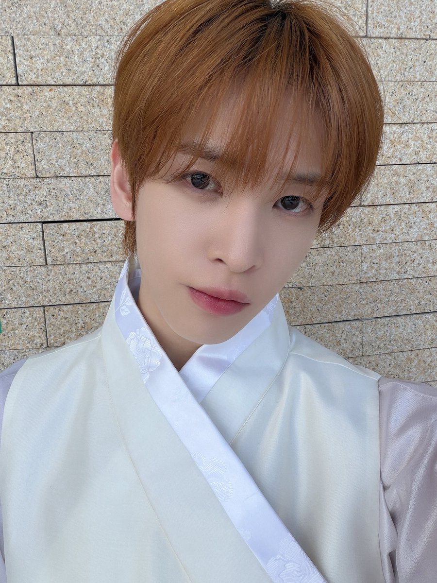 CRAVITY_twt's tweet photo. 러비티 명절 잘 보내고 계신가요~? 🌕🐇
컴백 진짜 얼마 안 남았다니! 연휴 동안 푹 쉬면서 에너지 충전 잘 하고 있겠습니다! 😁⚡️
#앨런 https://t.co/sYL2dCtzjW