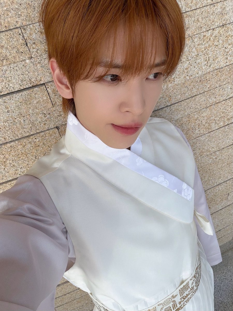 CRAVITY_twt's tweet photo. 러비티 명절 잘 보내고 계신가요~? 🌕🐇
컴백 진짜 얼마 안 남았다니! 연휴 동안 푹 쉬면서 에너지 충전 잘 하고 있겠습니다! 😁⚡️
#앨런 https://t.co/sYL2dCtzjW