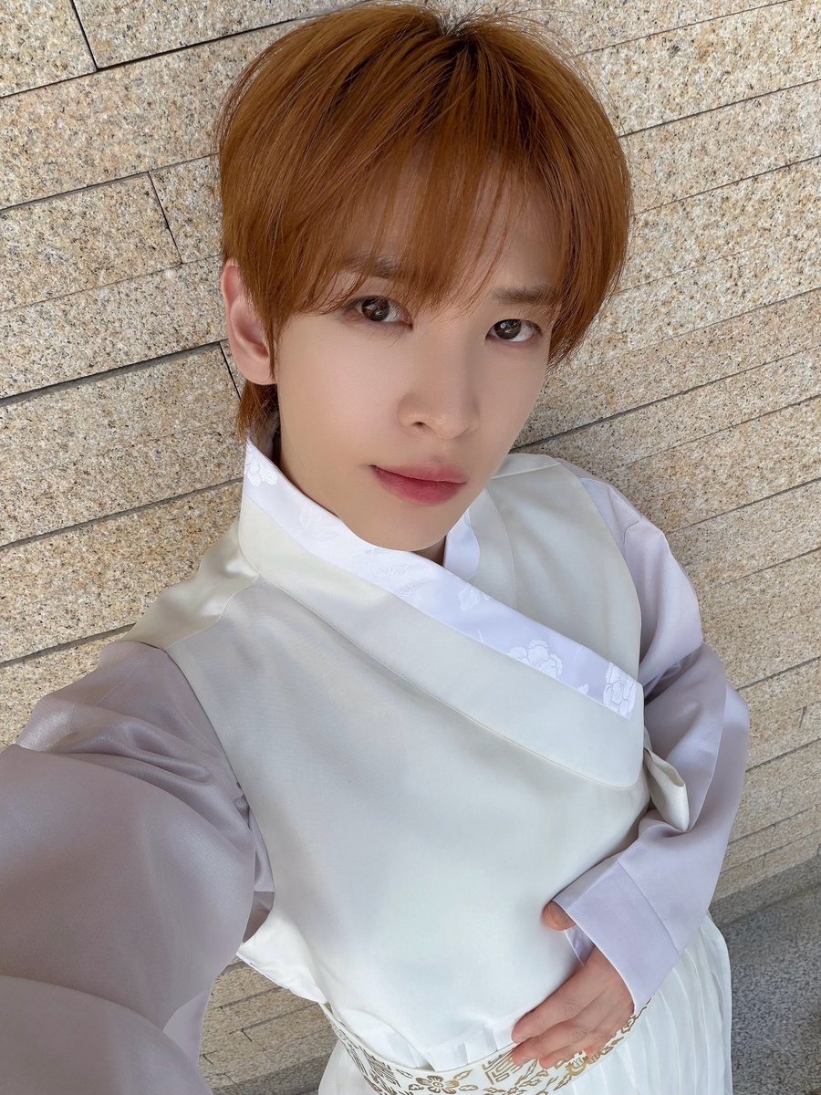 CRAVITY_twt's tweet photo. 러비티 명절 잘 보내고 계신가요~? 🌕🐇
컴백 진짜 얼마 안 남았다니! 연휴 동안 푹 쉬면서 에너지 충전 잘 하고 있겠습니다! 😁⚡️
#앨런 https://t.co/sYL2dCtzjW