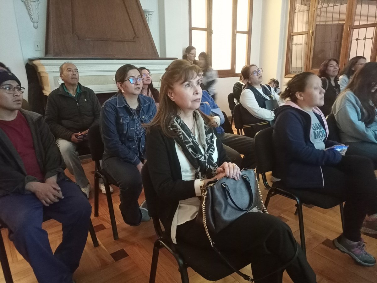 oei_bolivia's tweet photo. 🎬🌎 Ciencia, innovación y energía se encontraron en La Paz

Presentamos el documental Energytran, en el marco de las actividades de la Noche Iberoamericana de Investigadores en el auditorio de la Sociedad Dante Alighieri de La Paz. https://t.co/IEb4KhLFoI