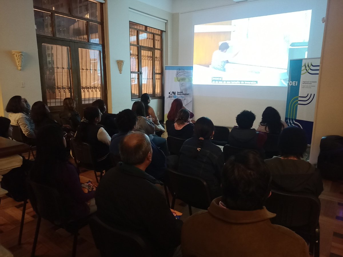 oei_bolivia's tweet photo. 🎬🌎 Ciencia, innovación y energía se encontraron en La Paz

Presentamos el documental Energytran, en el marco de las actividades de la Noche Iberoamericana de Investigadores en el auditorio de la Sociedad Dante Alighieri de La Paz. https://t.co/IEb4KhLFoI