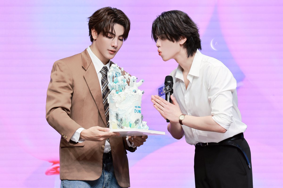 Maruko_ni's tweet photo. HBD to Dunkdunk

JOONGDUNK JAIDEE SEOUL SMILES
#JDJaideeFMinSeoul 
#จุงอาเชน #JoongArchen @ChenRcj
#DunkNatachai @dunknatachai https://t.co/vfm2qWxPkd