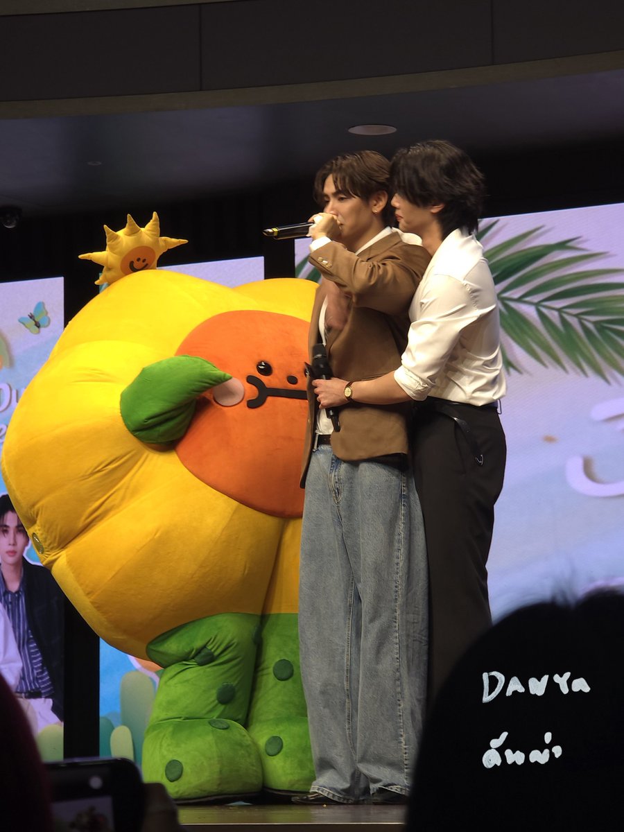Danya_Rote's tweet photo. We are family 💛
JOONGDUNK JAIDEE SEOUL SMILES

#JDJaideeFMinSeoul 
#จุงดัง #JoongDunk #JAIDEE https://t.co/3Sif1eekOa