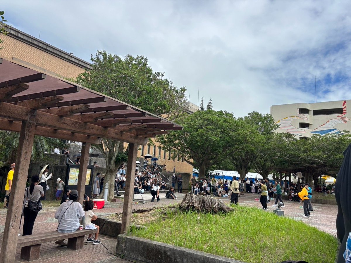 studiojuggle's tweet photo. 琉大祭1日目終了！
スタジオジャグリのパフォーマンスを見に来てくれた皆様、ありがとうございました！

明日はいよいよ琉大祭最終日！
まだ私達のステージショーを見ていない方はもちろん、既に見た方もぜひお越しください

琉大祭を全力で楽しみましょう🔥
明日もよろしくお願いします！

 #琉大祭 https://t.co/ZtWHfGWjhP