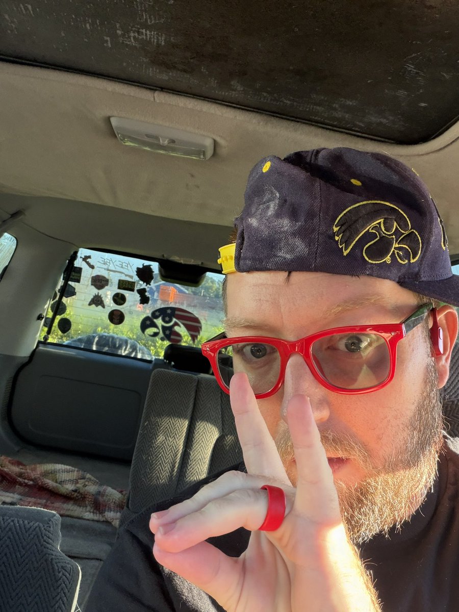 LDrewit's tweet photo. Day 35 of posting my work hat! #buffslife #letsdrewthis #HBAM #MuckFichigan #AnnArborHardlyKnewHer https://t.co/seHB8VMtbl