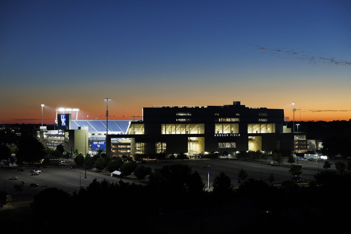 UKAthletics's tweet photo. Good morning, BBN 🏈 🌅 https://t.co/15P4gtOvoW