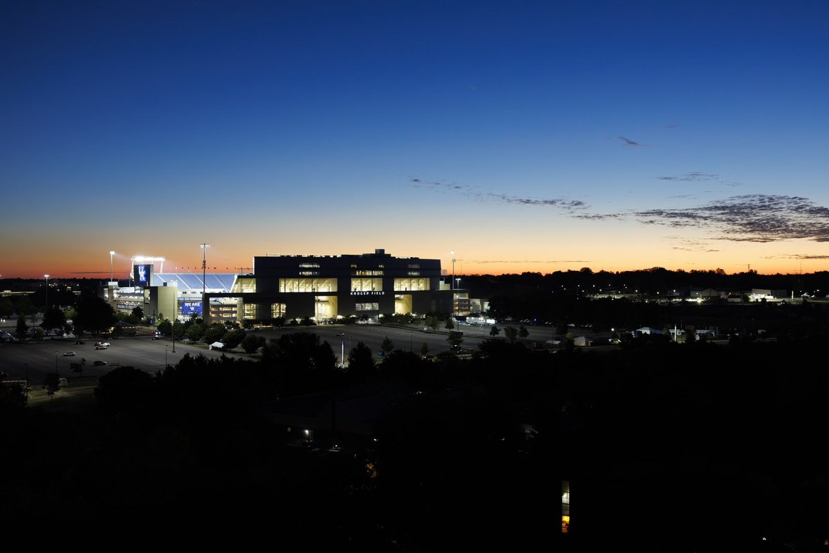 UKAthletics's tweet photo. Good morning, BBN 🏈 🌅 https://t.co/15P4gtOvoW