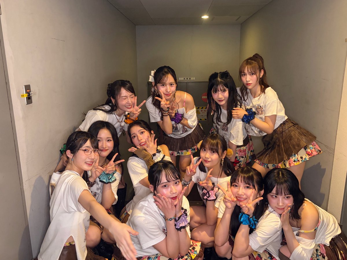 JuiceJuice_uf's tweet photo. ◤￣￣￣￣￣￣￣￣￣￣￣￣￣◥
  Juice=Juice Room Tour 2026
                   5ROOMS
◣＿＿＿＿＿＿＿＿＿＿＿＿＿◢

福岡1日目ありがとうございました🚪

お足元の悪い中お越しくださった皆さん、あたたかくしてお過ごしください🌈
明日もSAWARAPIA(旧ももちパレス)
大ホールでお待ちしています💫

🗓️9/27(日) ①13:15 ②16:45
📍 SAWARAPIA(旧ももちパレス)大ホール (福岡)

#JJ_5ROOMS
#juicejuice 
#helloproject
