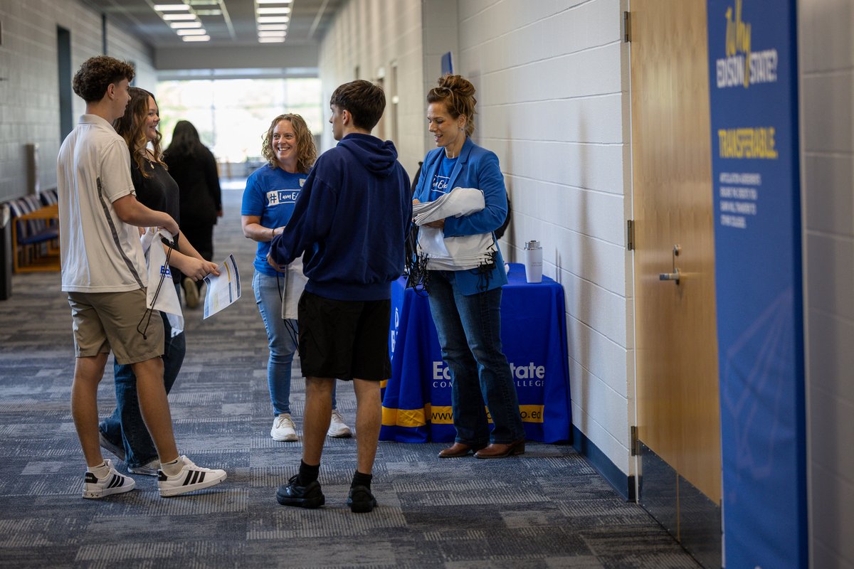 EdisonOhio's tweet photo. Connections were made, and futures were explored at Edison State's College &amp; Career Fair! Students met with employers and four-year universities to discover career opportunities, transfer options, and pathways to success. https://t.co/IHLNXmWUGC
