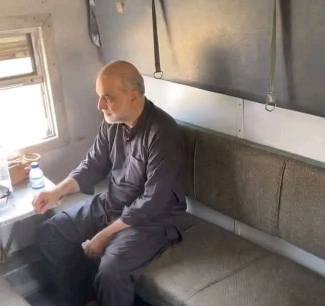 NetizenPak's tweet photo. اکیلا ہی چلا تھا جانب منزل

 آگے بڑھتا گیا

پیٹرول 500 تک چڑھتا گیا 

پروگرام وڑتا گیا!!

😜😜 https://t.co/UmHRz3qcUJ