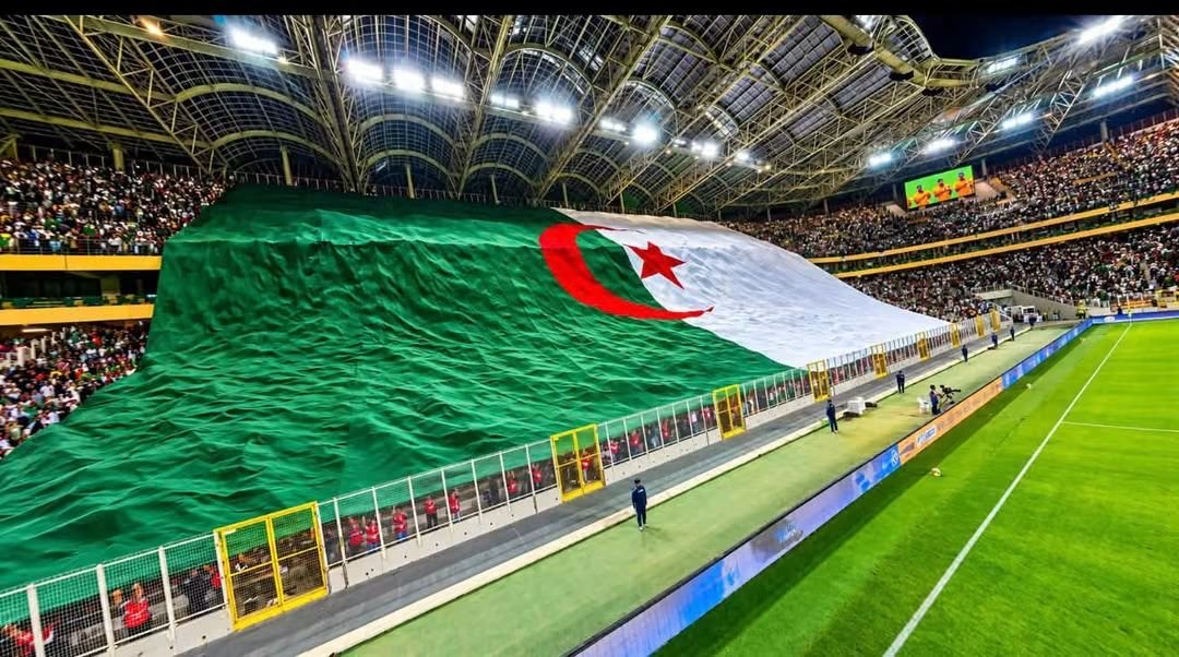 derradjihafid's tweet photo. الجمهور الجزائري كان أسطوريا كعادته في مواجهة زامبيا! 😍🔥
مدرجات تهتز، حناجر تصدح، وأعلام الجزائر ترفرف في كل مكان… ❤️💚
الجمهور لم يكن مجرد متفرج، بل كان قوة إضافية … صنع أجواء استثنائية وأكد مرة أخرى أن الجزائريين عندما يجتمعون خلف منتخبهم، لا صوت يعلو فوق صوت الجزائر! 🇩🇿🔥
تحية لهذا الجمهور العظيم…
 أنتم الحكاية وأنتم الروح! ❤️‍🔥
وان شاء الله القادم أجمل وأقوى! 💪🇩🇿