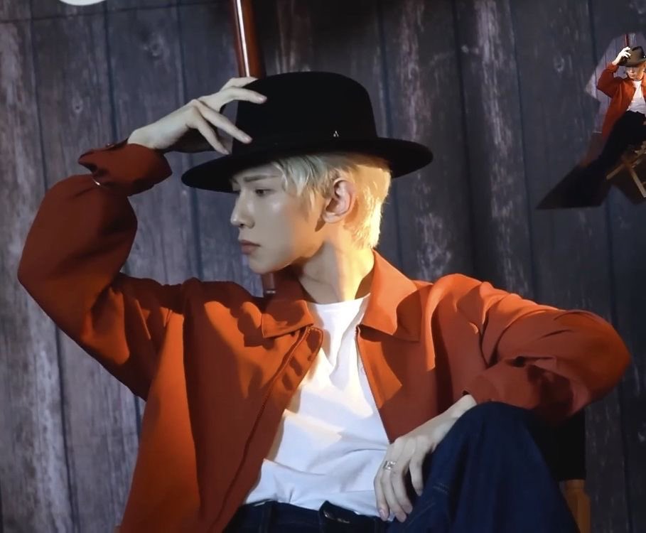 starlk1117's tweet photo. CRAZY PICS OF YEO I FOUND TODAY WTF ??? https://t.co/a65yiHe6tg