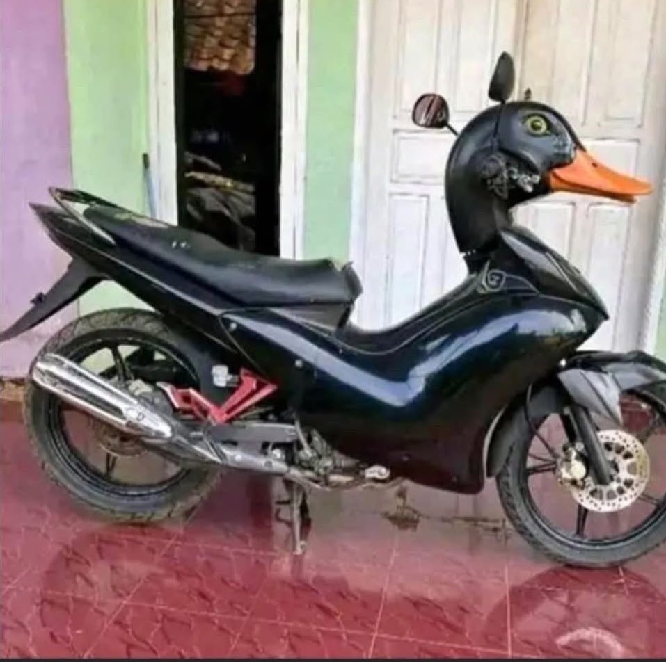 WarungKomedi_'s tweet photo. ciwi ciwi kalo diajakin malem mingguan pake motor ini pada malu gak sih?🤔 https://t.co/DGCCRJ8oKE