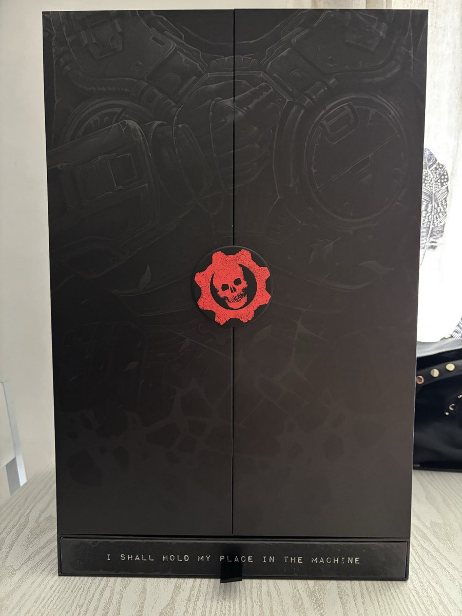 cF_SuPras's tweet photo. Merci @XBOX, @CoalitionGears &amp; @asha_shar pour cette pièce mythique, je suis tout simplement comblé #GearsofWarEDay https://t.co/6CbhZ8k3kA