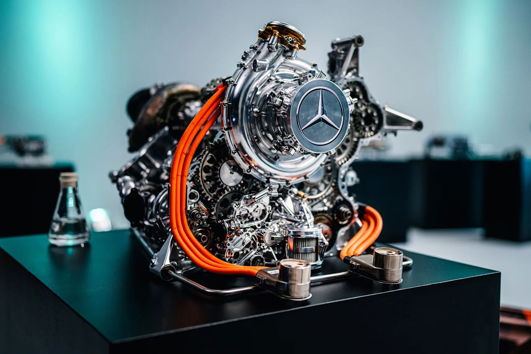 MercedesAMGPCF1's tweet photo. 🚨 The MERCEDES ENGINE now has the most wins in F1 history 🥇

Mercedes - 252 🌟
Ferrari - 251 https://t.co/QDTDSxpRE0