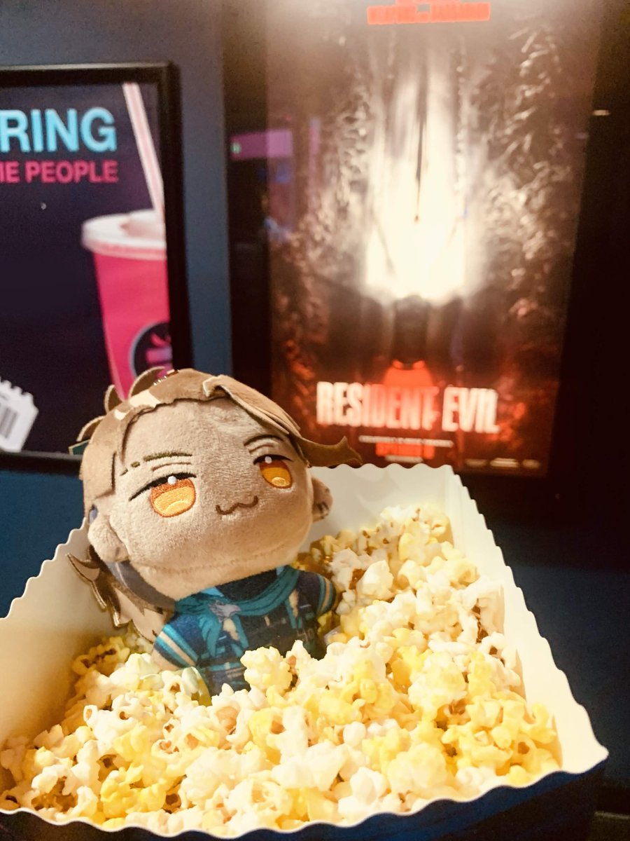 goldbullet_en's tweet photo. I'm only watching the Resident Evil Movie a second time because well... Gibby Nui hasn't seen it! 🍿🧟‍♂️ https://t.co/jtD2riOInk