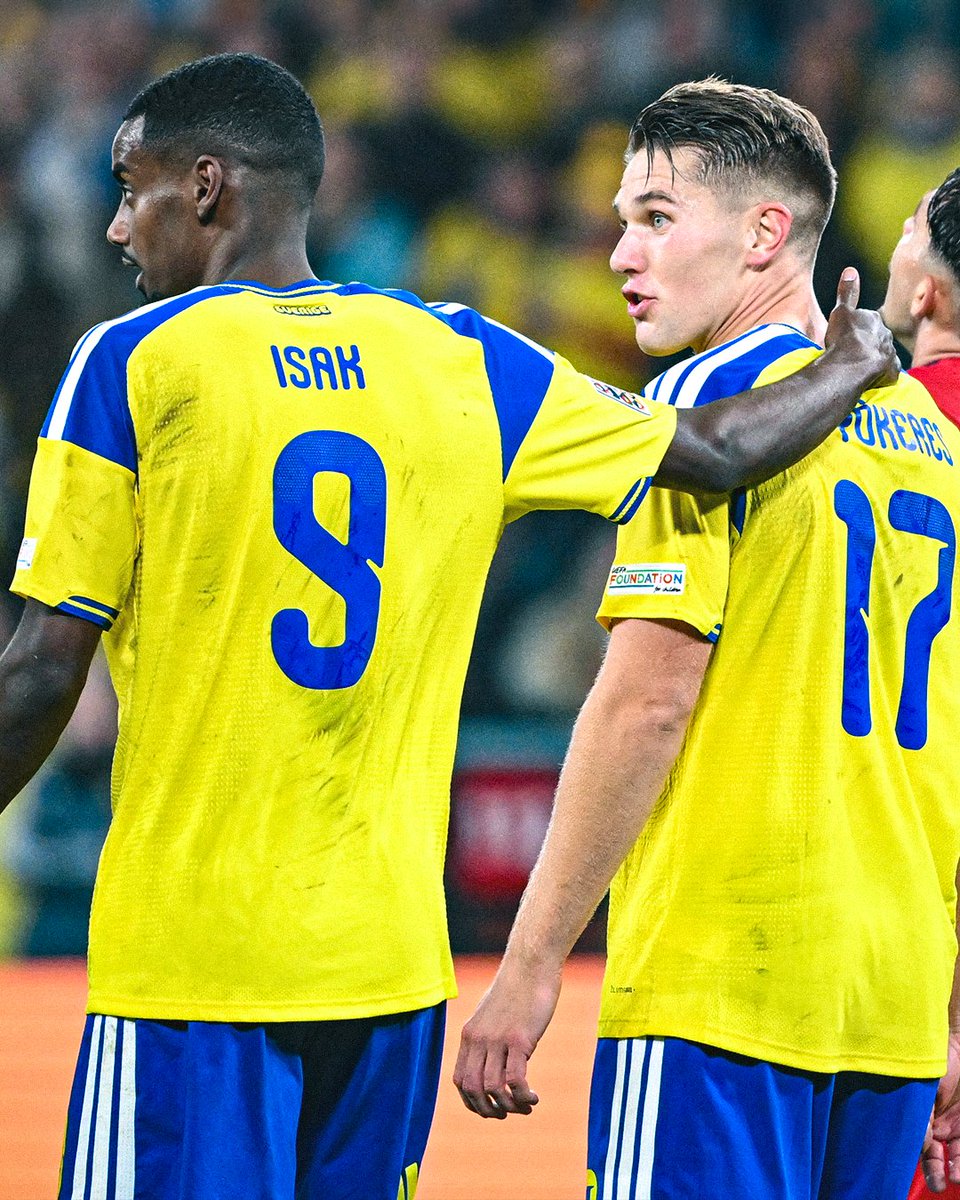 premierleague's tweet photo. Rivals in red 👉 Bonding in blue &amp; yellow

Alexander Isak and Viktor Gyokeres scored a goal each during Sweden's 2-1 victory over Romania 💪 https://t.co/LuNBzV3V00