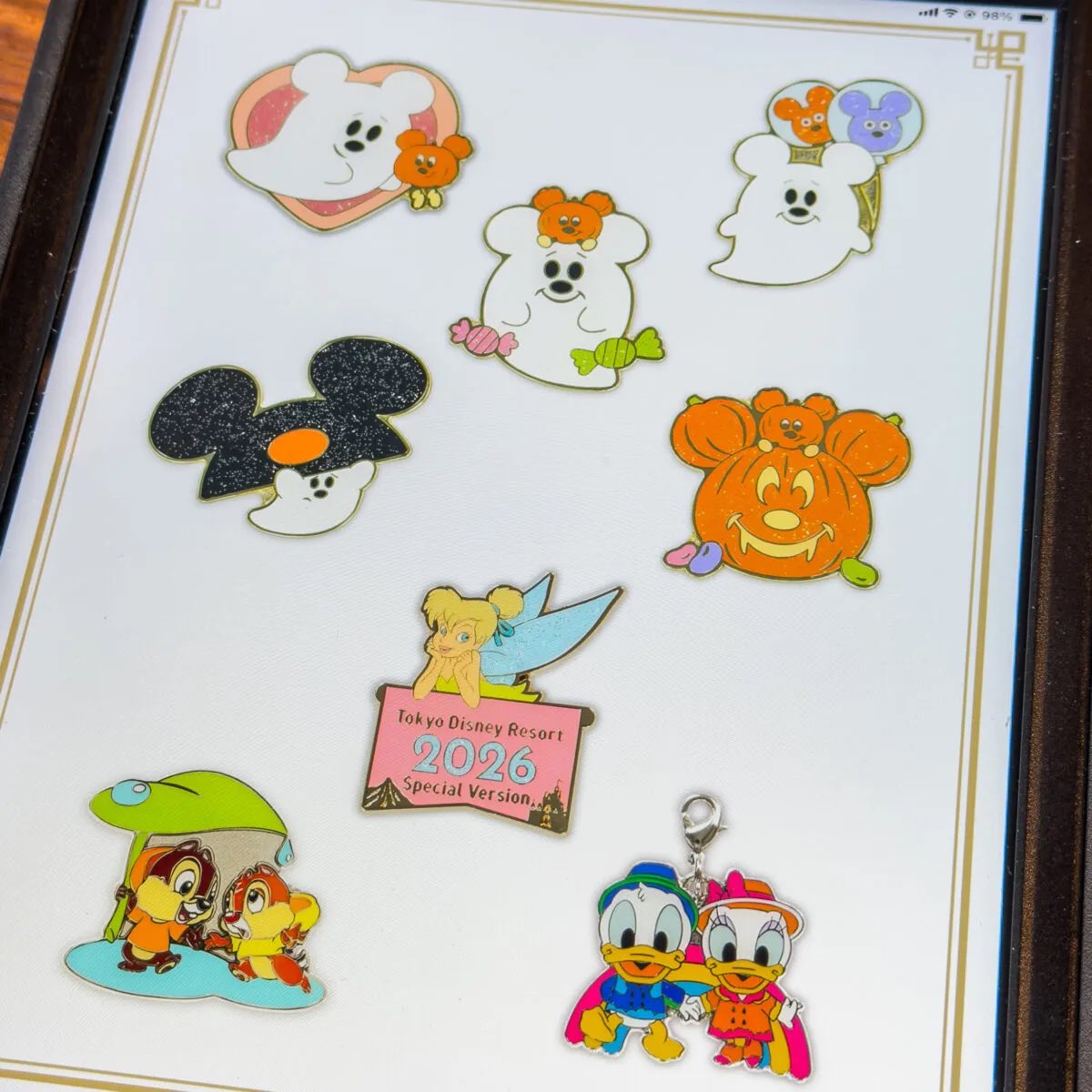 MezzoMikiD's tweet photo. 「こわがりおばけちゃん」と「かぼランタン」のクッションとピンバッジ！
東京ディズニーシー「アブーズ・バザール」”ディズニー・ハロウィーン2026”景品☆
https://t.co/iAFQLgjM0t https://t.co/hjh2T3Zdk8