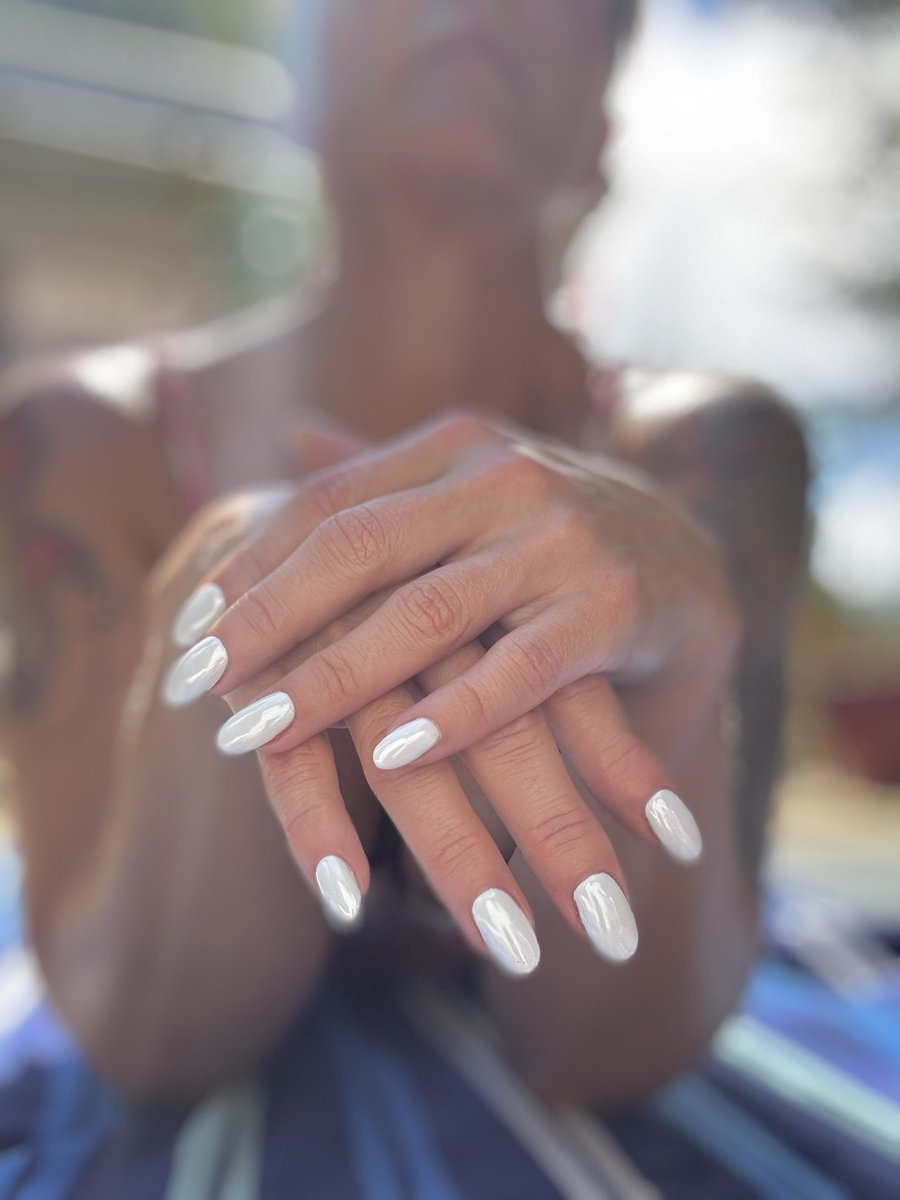 DeviouslyDelish's tweet photo. White nails, bare toes… I may have a type🤍

Which gets your attention first: hands or feet? 😏

#WhiteNails #HandsAndFeet #NailFetish #FootFetish https://t.co/YJEw0lUEyR