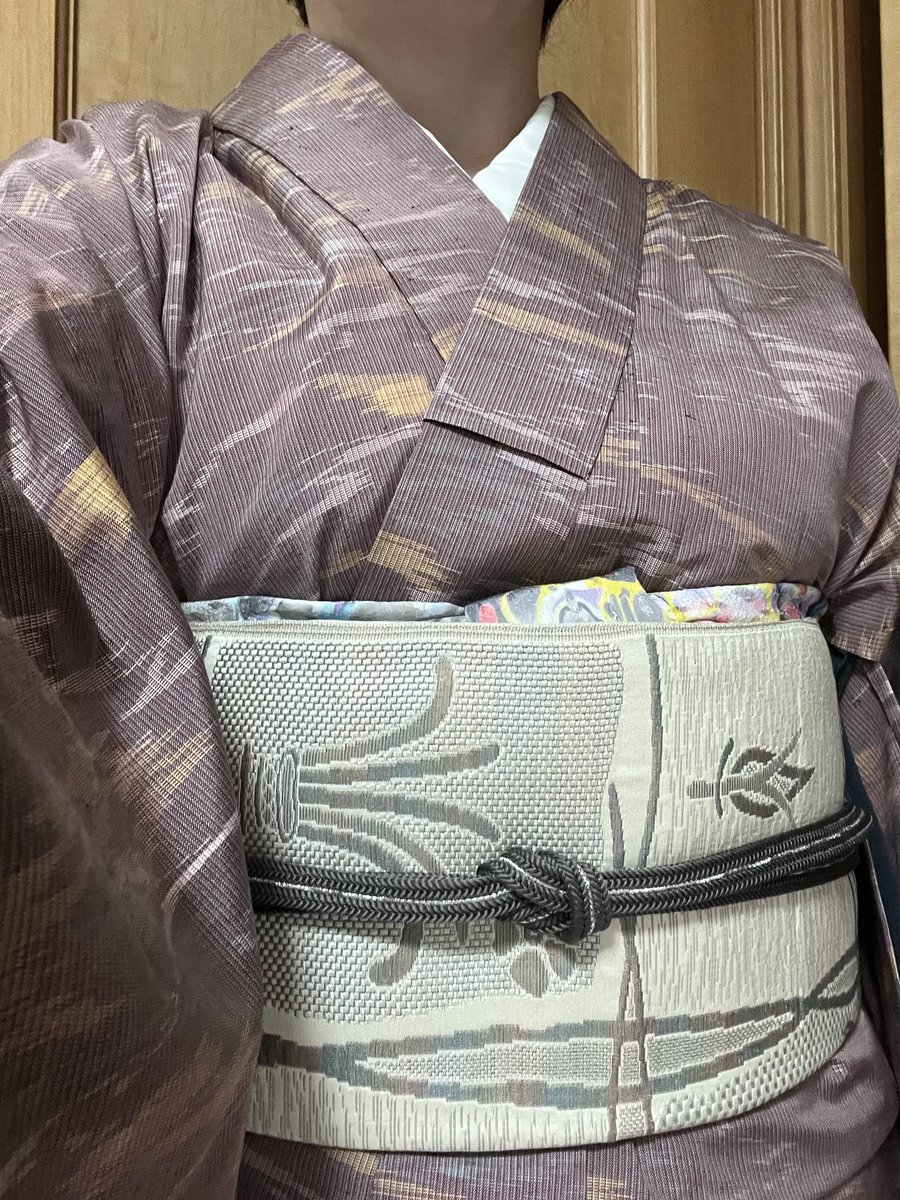 yo_ri_co's tweet photo. 雨の止み間、晴れる日はあるけれど私が着物を着る日は雨ー。今日も雨ゴート日和りでした。 https://t.co/wPW8lFykV0