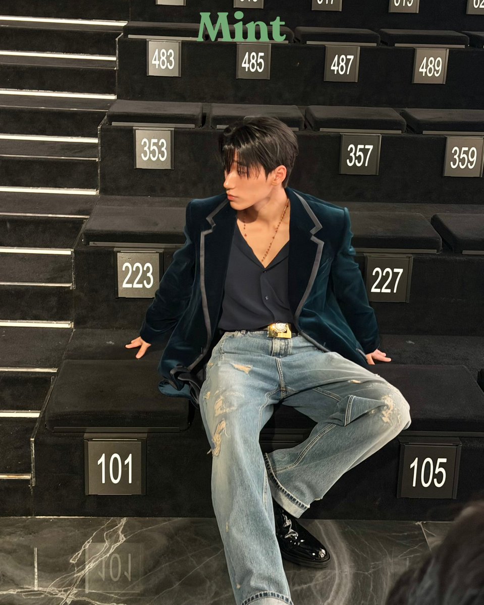 mintmag_th's tweet photo. อันตรายต่อใจ! #MintReports ส่งภาพโมเมนต์หล่อของ #SAN #ATEEZ Global Brand Ambassador ของ Dolce &amp; Gabbana เช็คอินในแฟชั่นโชว์ Women's Spring Summer 2027 ที่จัดขึ้นในเมืองมิลาน ประเทศอิตาลี 💚

CHOI SAN AT DGSS27 
#SANxDolceGabbanaSS27  
#CHOISAN 
#DolceGabbana
#DGSS27
#MintMagTH https://t.co/ceDRceNrfR