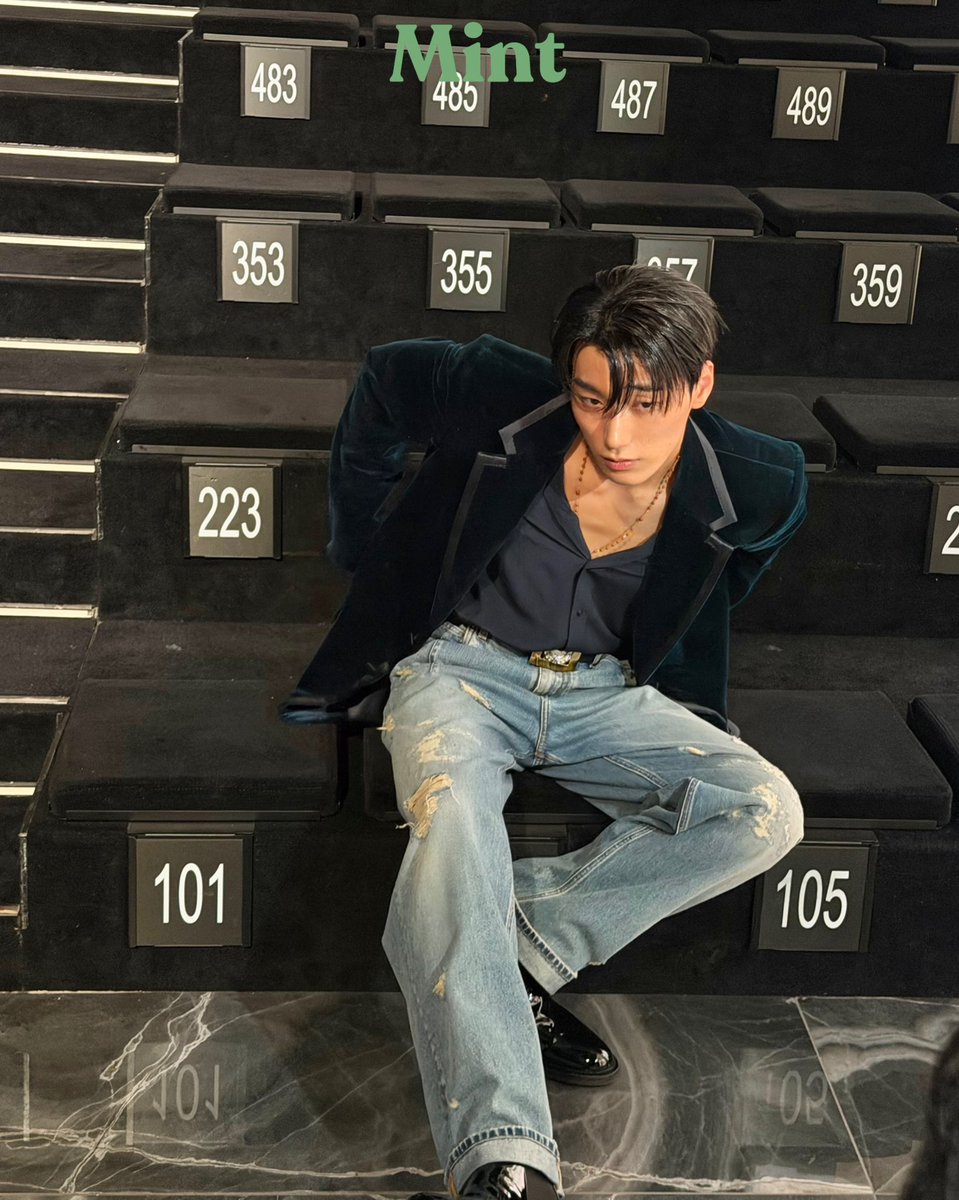 mintmag_th's tweet photo. อันตรายต่อใจ! #MintReports ส่งภาพโมเมนต์หล่อของ #SAN #ATEEZ Global Brand Ambassador ของ Dolce &amp; Gabbana เช็คอินในแฟชั่นโชว์ Women's Spring Summer 2027 ที่จัดขึ้นในเมืองมิลาน ประเทศอิตาลี 💚

CHOI SAN AT DGSS27 
#SANxDolceGabbanaSS27  
#CHOISAN 
#DolceGabbana
#DGSS27
#MintMagTH https://t.co/ceDRceNrfR