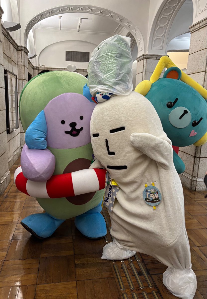 daikonchama's tweet photo. アボシャンに
浮き輪も借りたちゃま☺️
それを、のぞき込むPERMPOONちゃん✨
いい日だったちゃま

おやすみなさいちゃま
ฝันดีนะคะ 🌙💗

#AVOCEAN 
#PERMPOON
#大根ちゃま
#ご当地キャラカーニバルinぐんま2026 https://t.co/tVpGeWbIUV