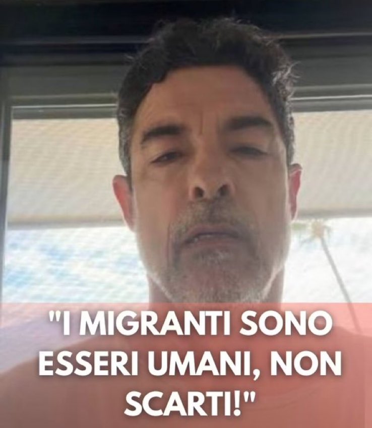 avila92796's tweet photo. Mi sa che ha qualche film in uscita con il caloroso contributo.. https://t.co/PMKjsvBtxn