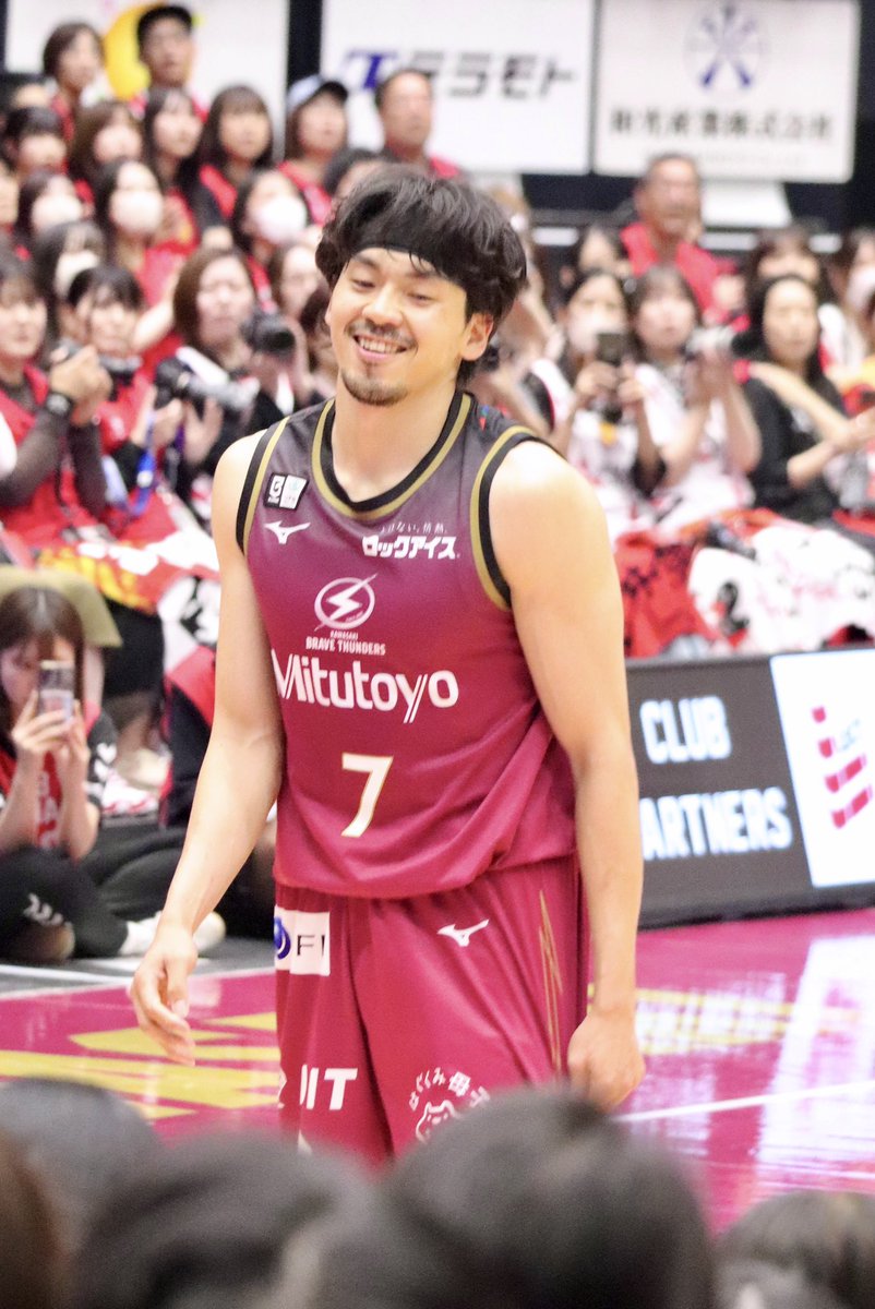 r_7our's tweet photo. ファウルもらって笑ってた篠山さん🤭 https://t.co/JAJHjLkKxB